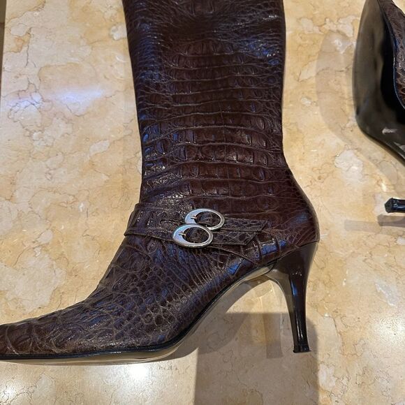 Elegant Brown Heeled Boots - Picture 14 of 14